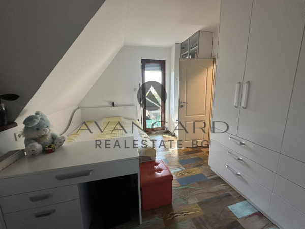 Luxury maisonette! Center!