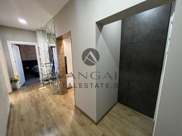 LUXURIOUSLY FURNISHED MULTI-ROOM APARTMENT