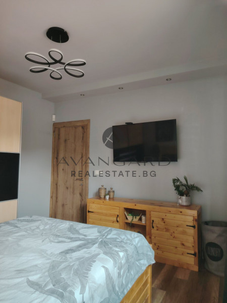Three-storey house / Brestovitsa