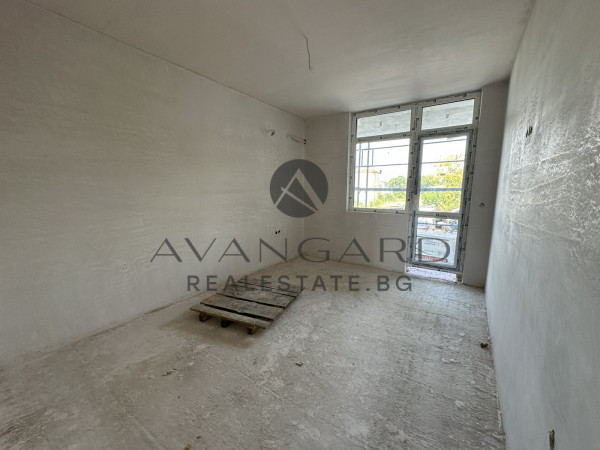 ДВУСТАЕН С ЮЖНО ИЗЛОЖЕНИЕ