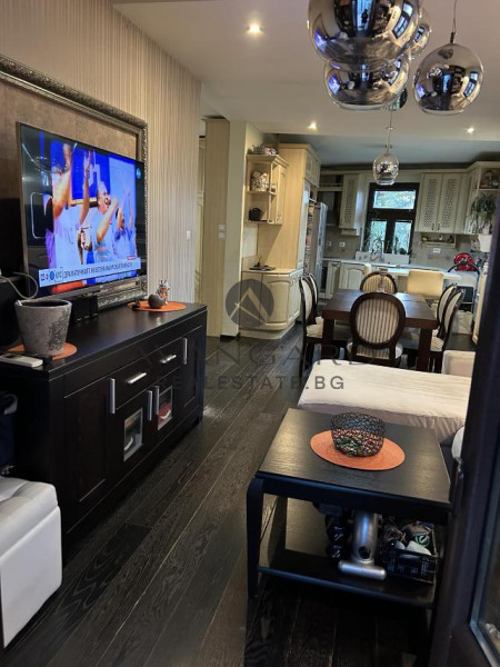 HOUSE WITH GARAGE IN THE OLD TOWN