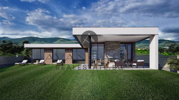 САМОСТОЯТЕЛНА КЪЩА С ДВОР / с. Брестник