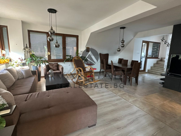 Luxury maisonette! Center!