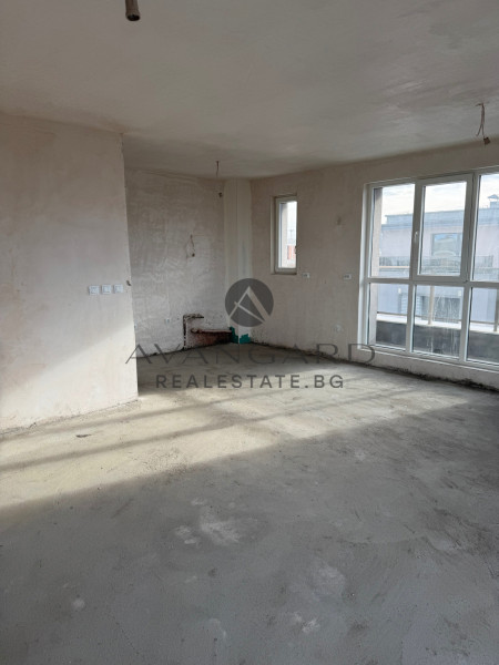 THREE-ROOM APARTMENT! ROAD BASE!