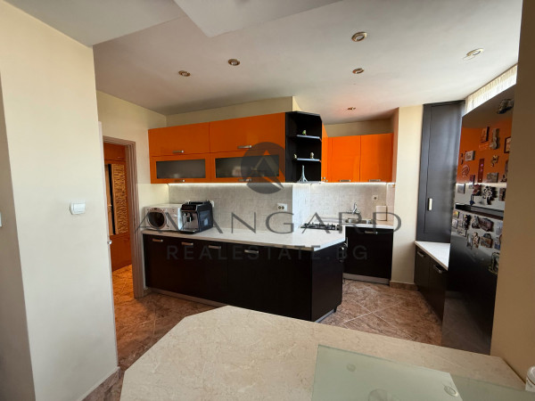 Fully furnished multi -bedroom apartment