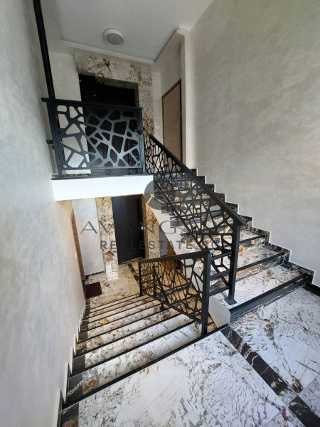 Four-room apartment with GARAGE AND PARKING PLACE ROWING BASE