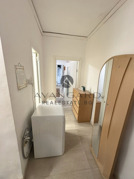 Двустаен обзаведен до Форума