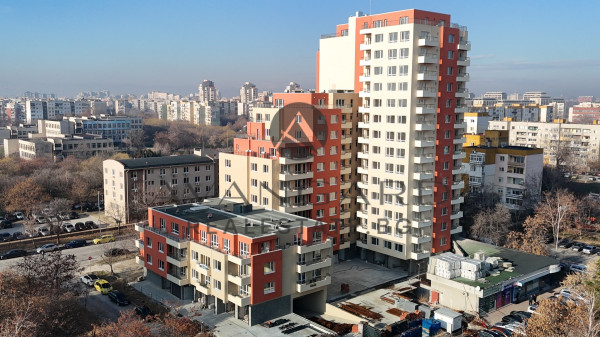 TWO-ROOM APARTMENT IN FRONT OF ACT 16 / Polyclinic