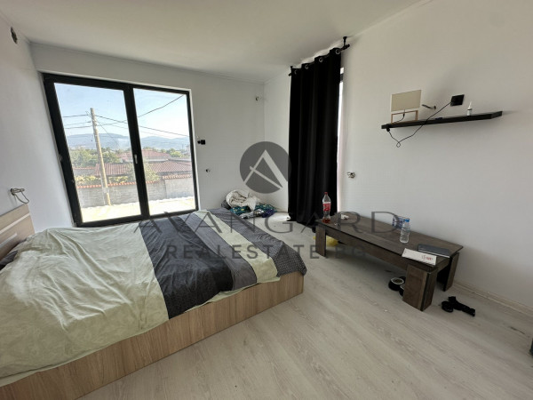 Две Къщи с Двор с.Костиево