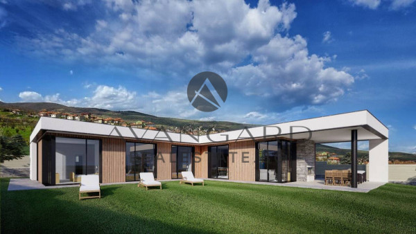 САМОСТОЯТЕЛНА КЪЩА С ДВОР / с. Брестник