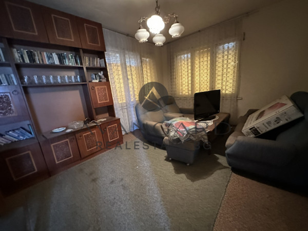 Independent house with yard and garage! Branipole!