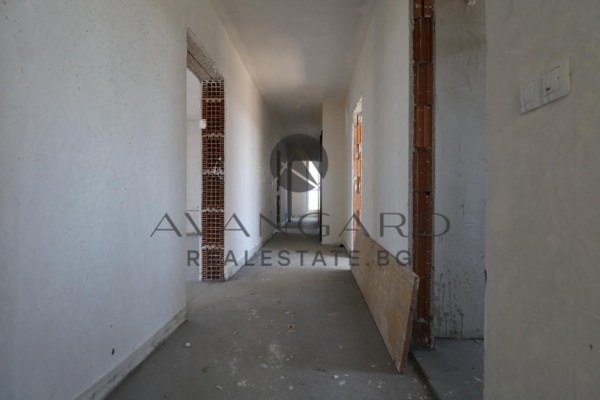 SPACIOUS APARTMENT! ROWING BASE ! ACT 16 !