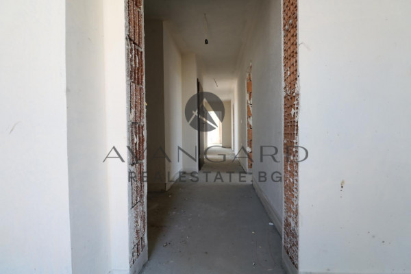 SPACIOUS APARTMENT! ROWING BASE ! ACT 16 !