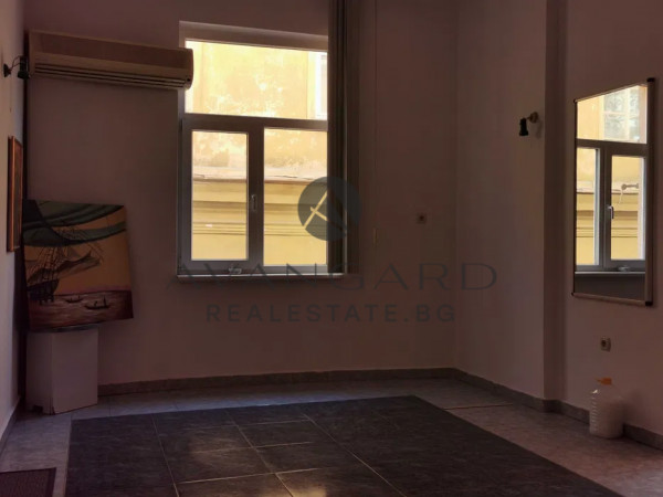 MULTI-ROOM APARTMENT CENTER