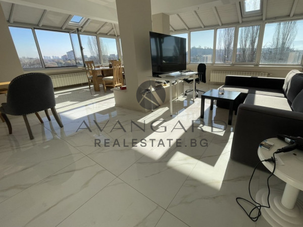 Unique FOUR-ROOM Penthouse / Novotella