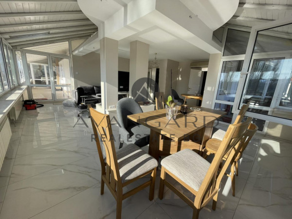 Unique FOUR-ROOM Penthouse / Novotella