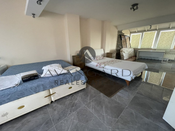 Unique FOUR-ROOM Penthouse / Novotella