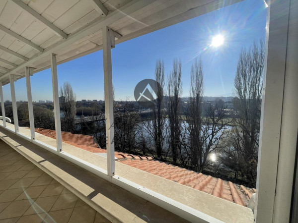 Unique FOUR-ROOM Penthouse / Novotella