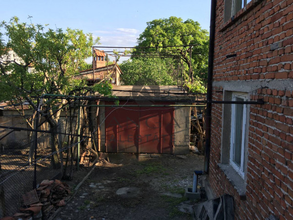 Floor of a house with GARAGE AND YARD Krumovo
