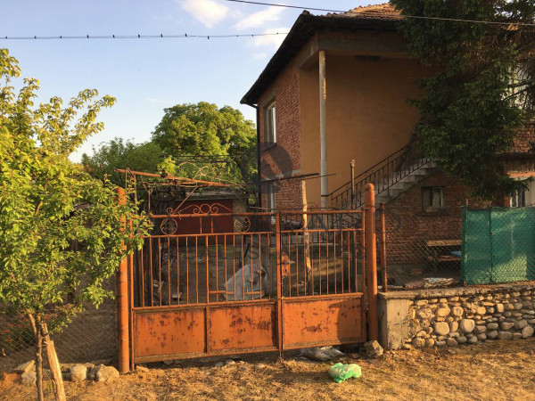 Floor of a house with GARAGE AND YARD Krumovo