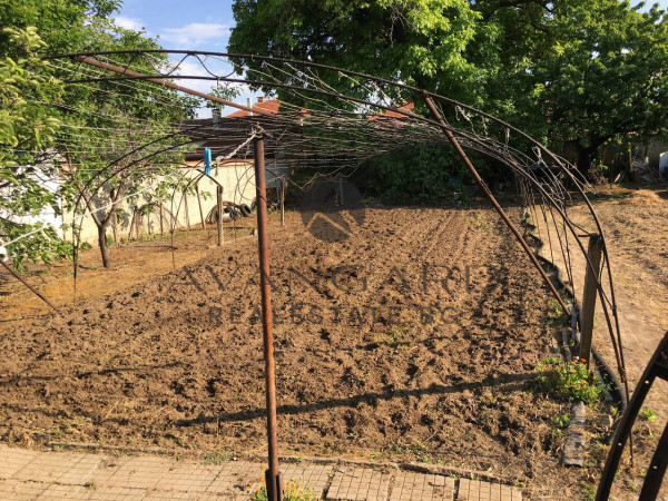 Floor of a house with GARAGE AND YARD Krumovo