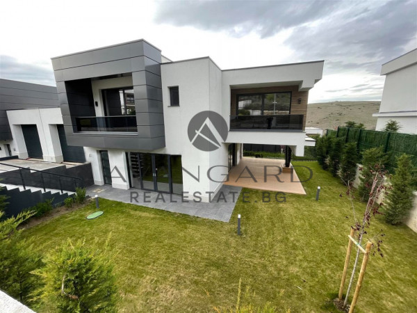 NEW MODERN HOUSE IN MARKOVO