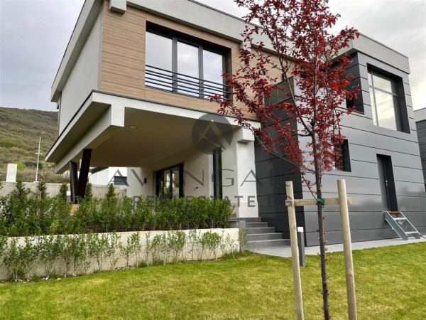 NEW MODERN HOUSE IN MARKOVO