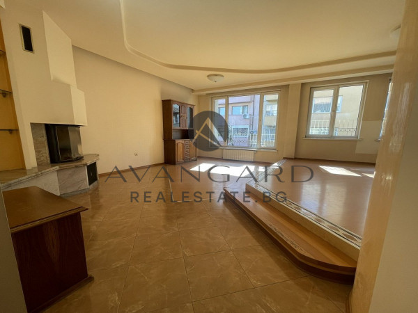 HOUSE KAMENITSA 2 + GARAGE + YARD