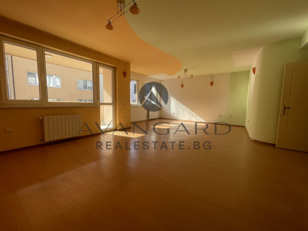 HOUSE KAMENITSA 2 + GARAGE + YARD