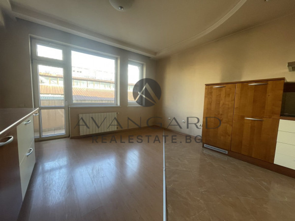 HOUSE KAMENITSA 2 + GARAGE + YARD