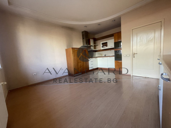 HOUSE KAMENITSA 2 + GARAGE + YARD
