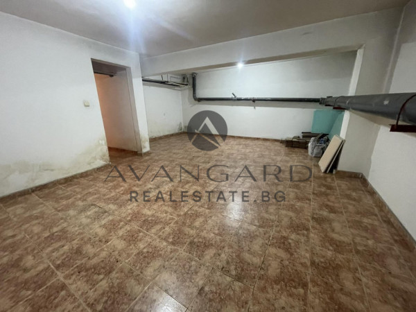 HOUSE KAMENITSA 2 + GARAGE + YARD