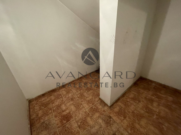 HOUSE KAMENITSA 2 + GARAGE + YARD