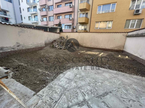 HOUSE KAMENITSA 2 + GARAGE + YARD