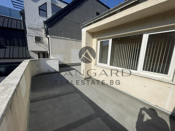 HOUSE KAMENITSA 2 + GARAGE + YARD