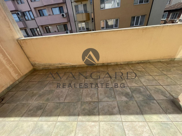 HOUSE KAMENITSA 2 + GARAGE + YARD