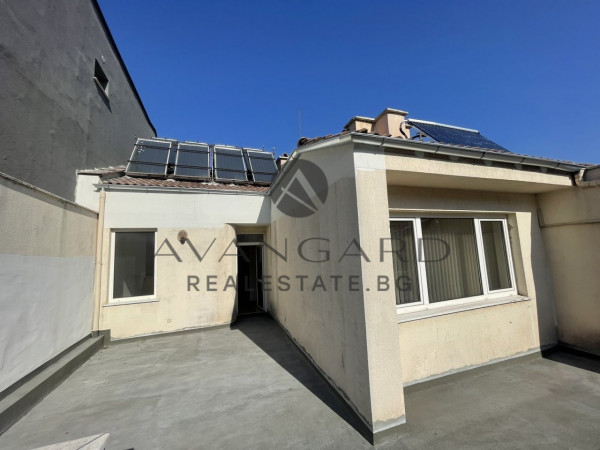 HOUSE KAMENITSA 2 + GARAGE + YARD