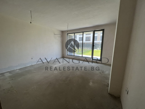 ДВУСТАЕН  АКТ 16! ВЕРАНДА И СОБСТВЕН ДВОР!