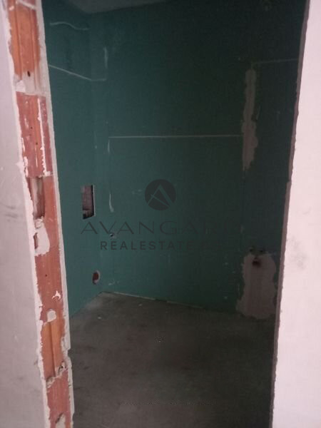 TWO ROOM APARTMENT ! COURTYARD!