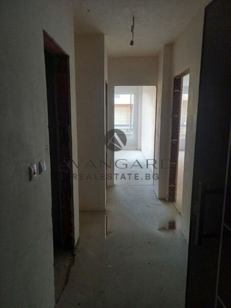 TWO ROOM APARTMENT ! COURTYARD!