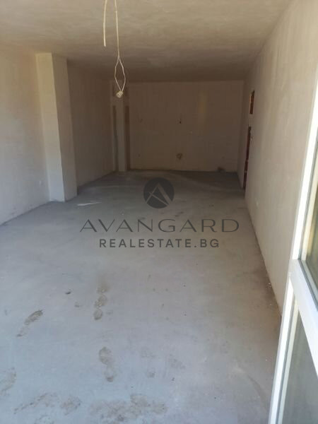 TWO ROOM APARTMENT ! COURTYARD!